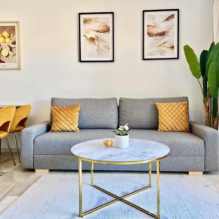 797 Holiday Rentals- Apartamento en Sunset Beach con vistas al jardin Benalmádena Buitenkant foto