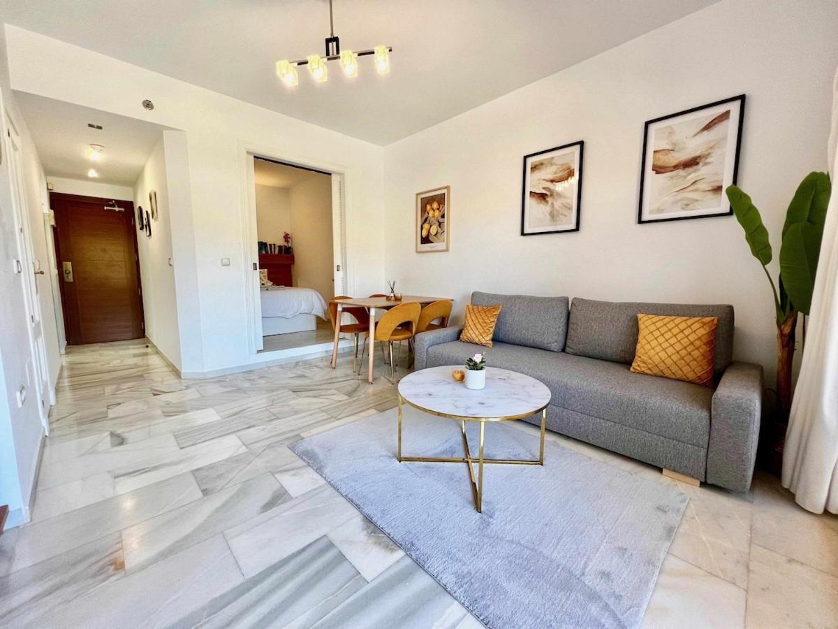 797 Holiday Rentals- Apartamento en Sunset Beach con vistas al jardin Benalmádena Buitenkant foto