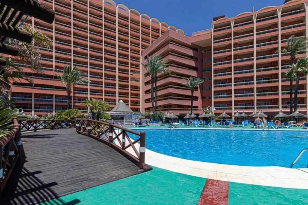 797 Holiday Rentals- Apartamento en Sunset Beach con vistas al jardin Benalmádena Buitenkant foto