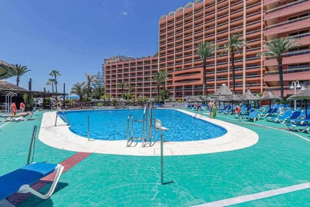 797 Holiday Rentals- Apartamento en Sunset Beach con vistas al jardin Benalmádena Buitenkant foto