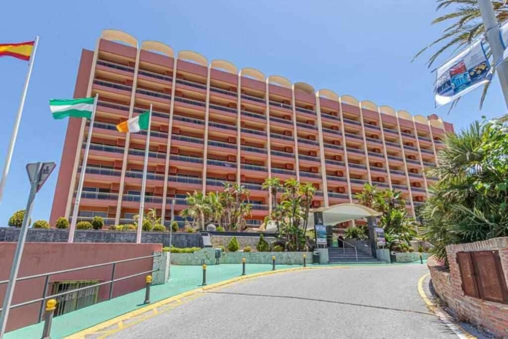 797 Holiday Rentals- Apartamento en Sunset Beach con vistas al jardin Benalmádena Buitenkant foto